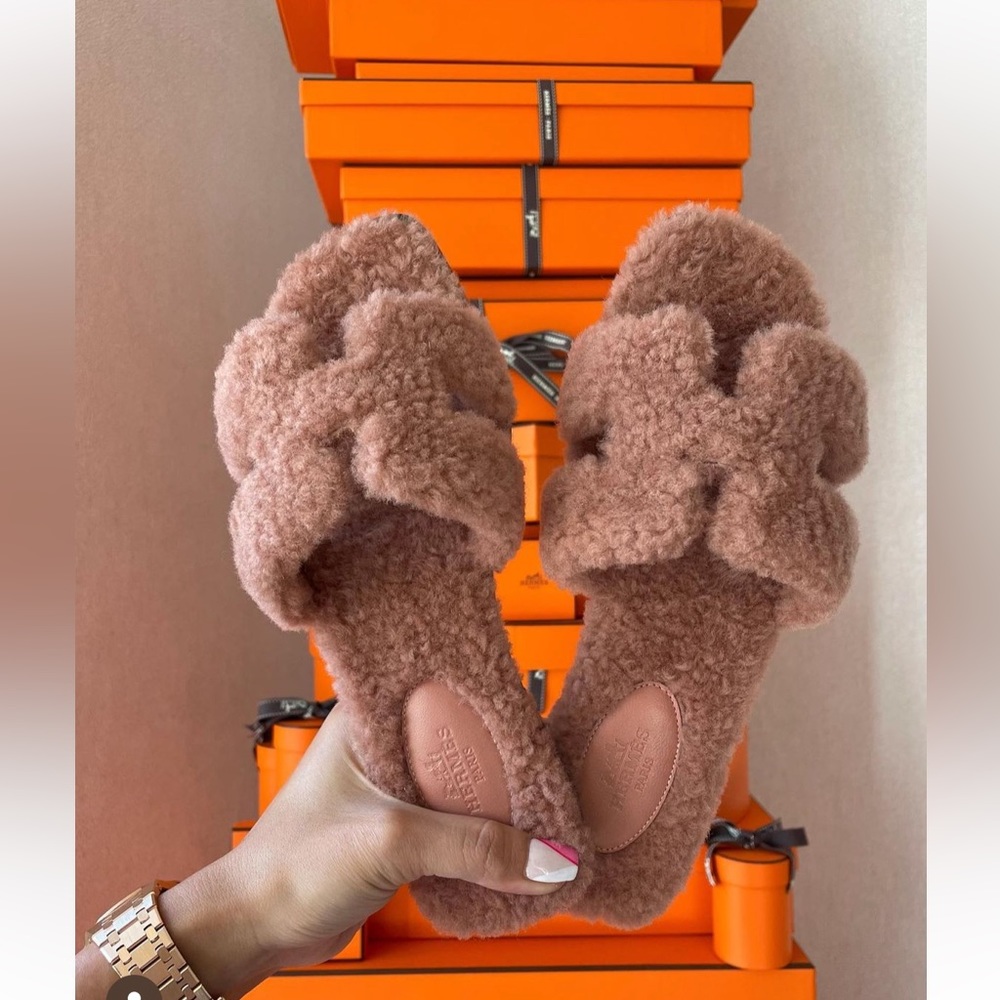 🤎Hermes Teddy Fur Brown Shearling Oran Sandals🤎